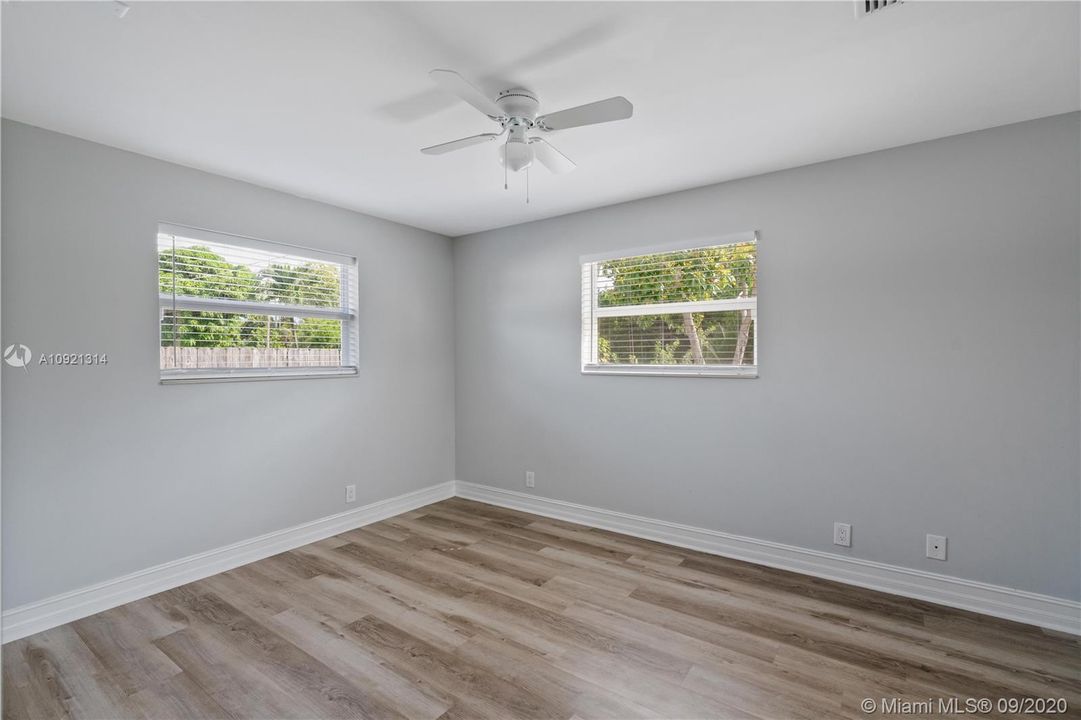 Recently Sold: $295,000 (3 beds, 2 baths, 1472 Square Feet)