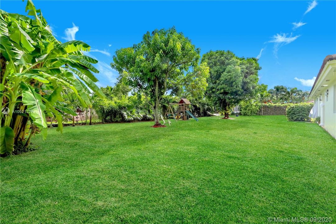 Recently Sold: $445,000 (4 beds, 3 baths, 2107 Square Feet)