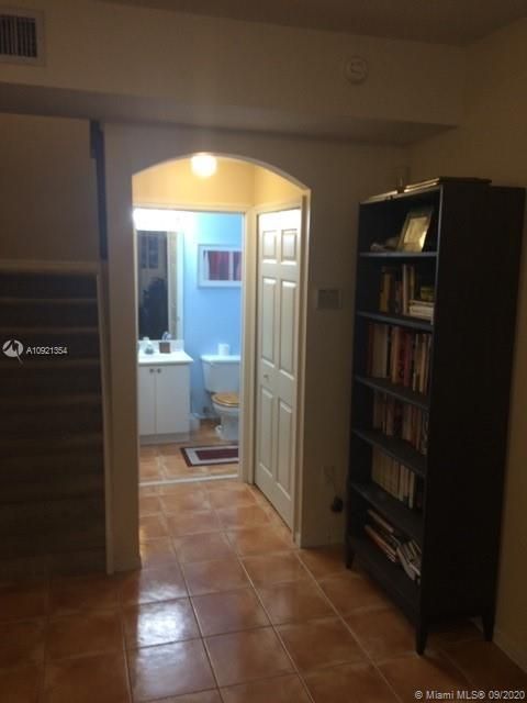 Vendido Recientemente: $259,000 (2 camas, 2 baños, 980 Pies cuadrados)