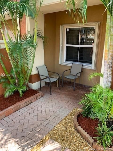 Recently Sold: $259,000 (2 beds, 2 baths, 980 Square Feet)