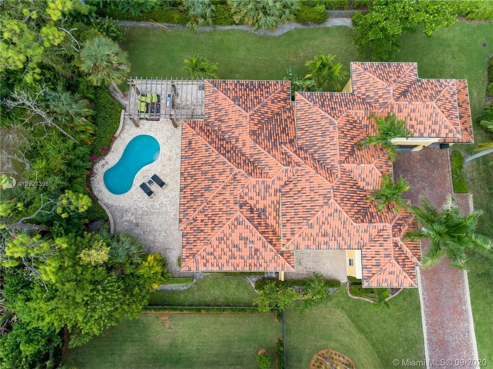 Recently Sold: $1,045,000 (5 beds, 4 baths, 5189 Square Feet)