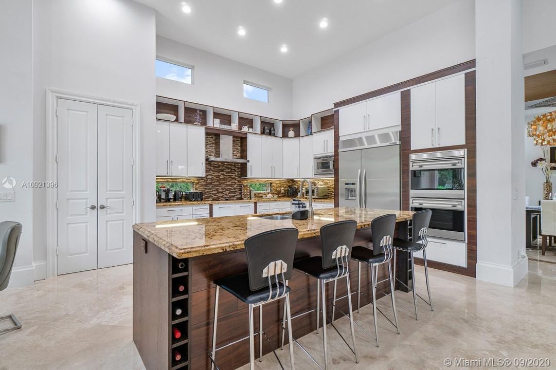 Recently Sold: $1,045,000 (5 beds, 4 baths, 5189 Square Feet)