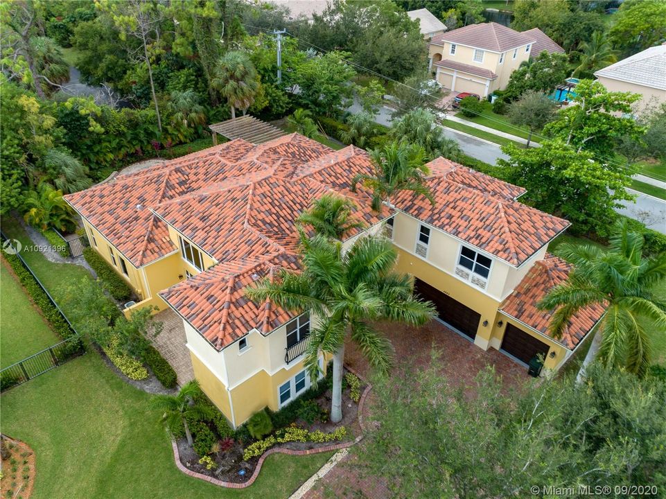 Recently Sold: $1,045,000 (5 beds, 4 baths, 5189 Square Feet)