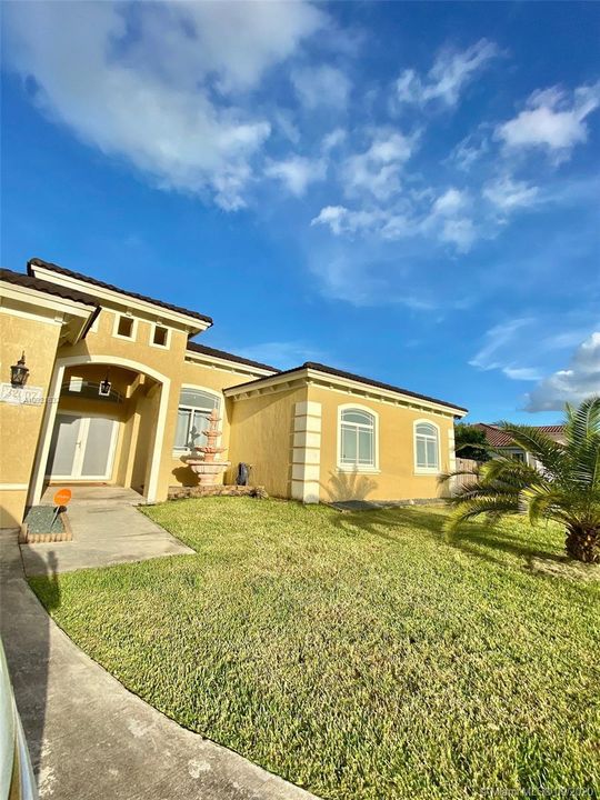 Recently Sold: $525,000 (4 beds, 2 baths, 2366 Square Feet)