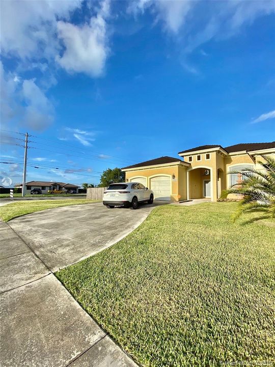 Recently Sold: $525,000 (4 beds, 2 baths, 2366 Square Feet)