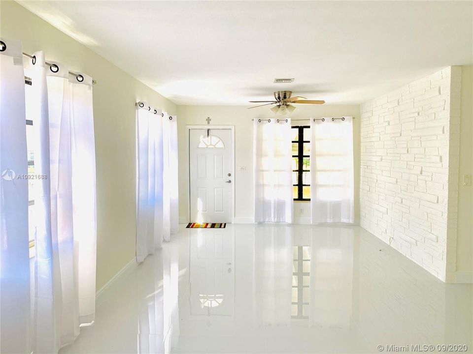Recently Rented: $2,900 (4 beds, 3 baths, 2250 Square Feet)