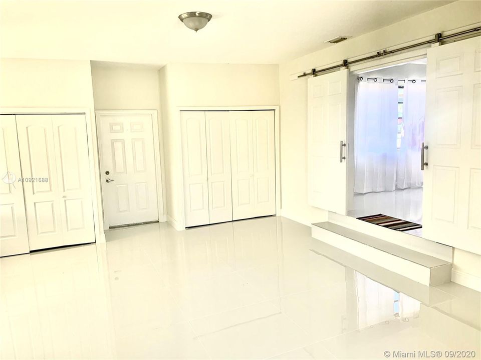 Recently Rented: $2,900 (4 beds, 3 baths, 2250 Square Feet)