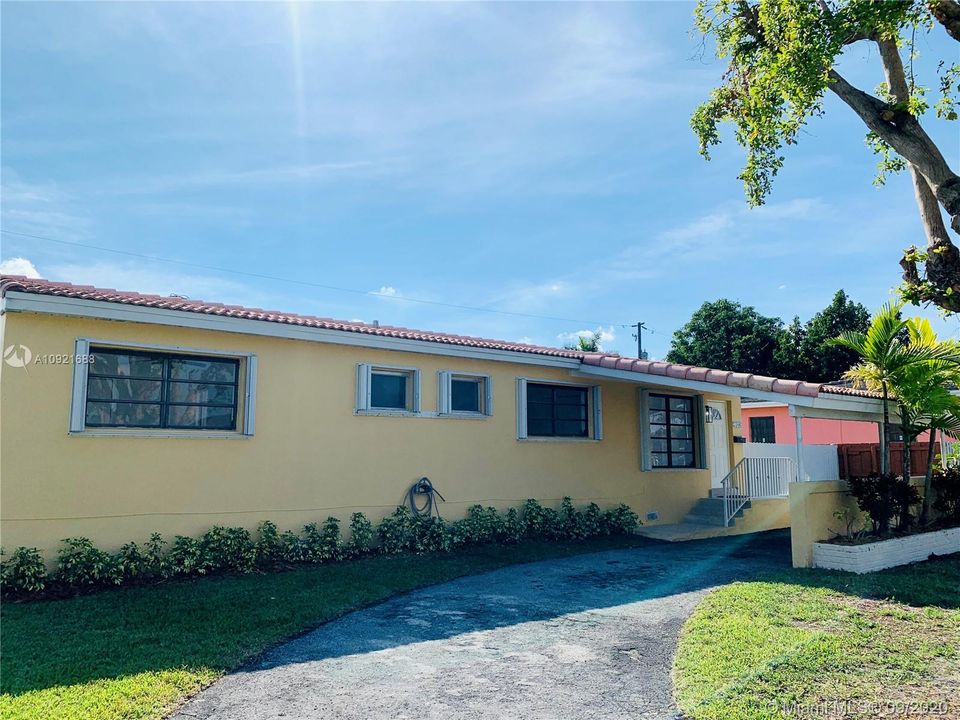 Recently Rented: $2,900 (4 beds, 3 baths, 2250 Square Feet)