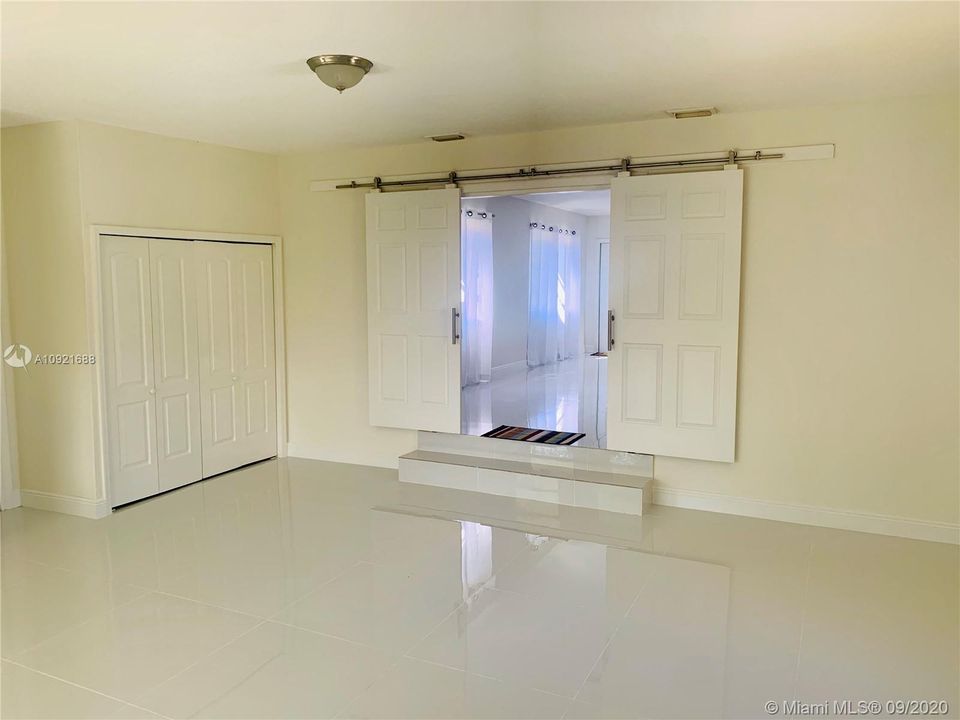 Recently Rented: $2,900 (4 beds, 3 baths, 2250 Square Feet)