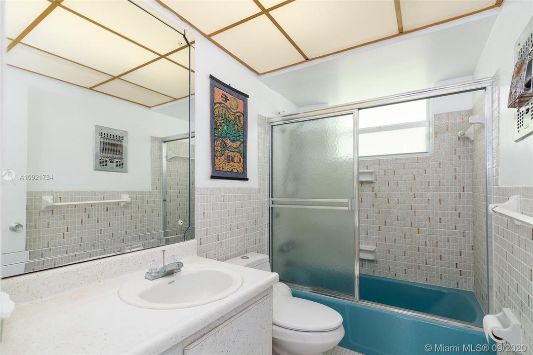 最近售出: $162,500 (1 贝兹, 1 浴室, 890 平方英尺)