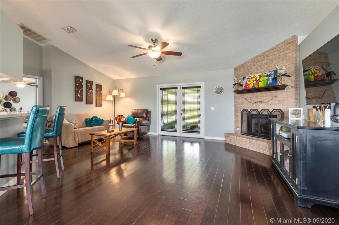 Recently Sold: $219,900 (4 beds, 2 baths, 1908 Square Feet)