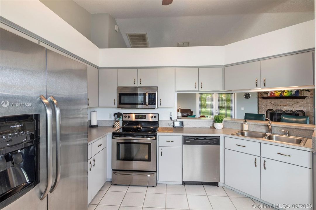 Recently Sold: $219,900 (4 beds, 2 baths, 1908 Square Feet)