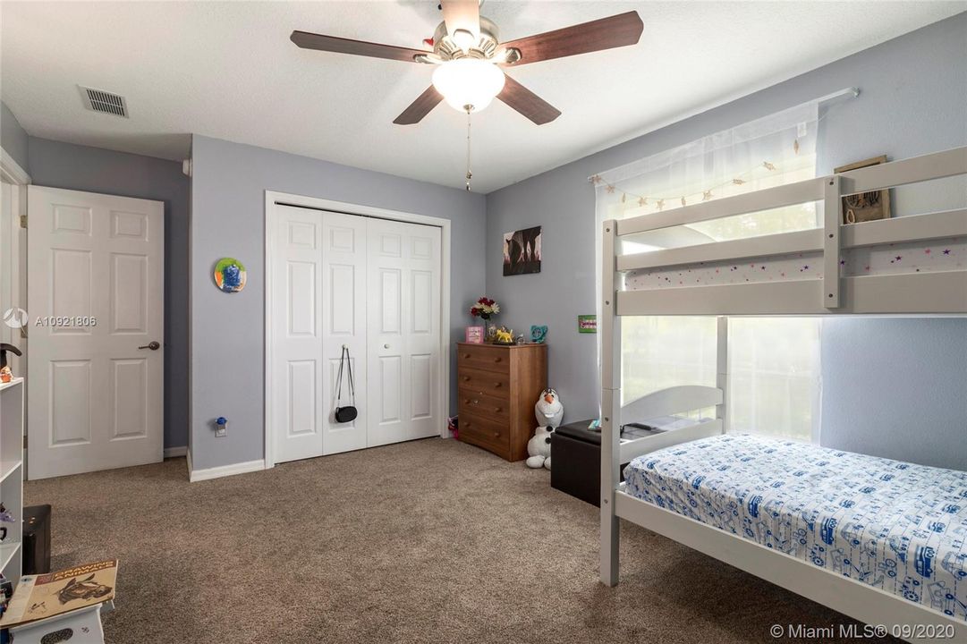 Recently Sold: $219,900 (4 beds, 2 baths, 1908 Square Feet)