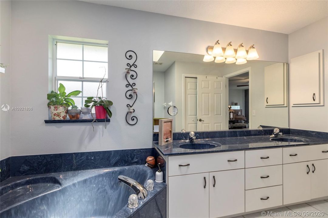 Recently Sold: $219,900 (4 beds, 2 baths, 1908 Square Feet)