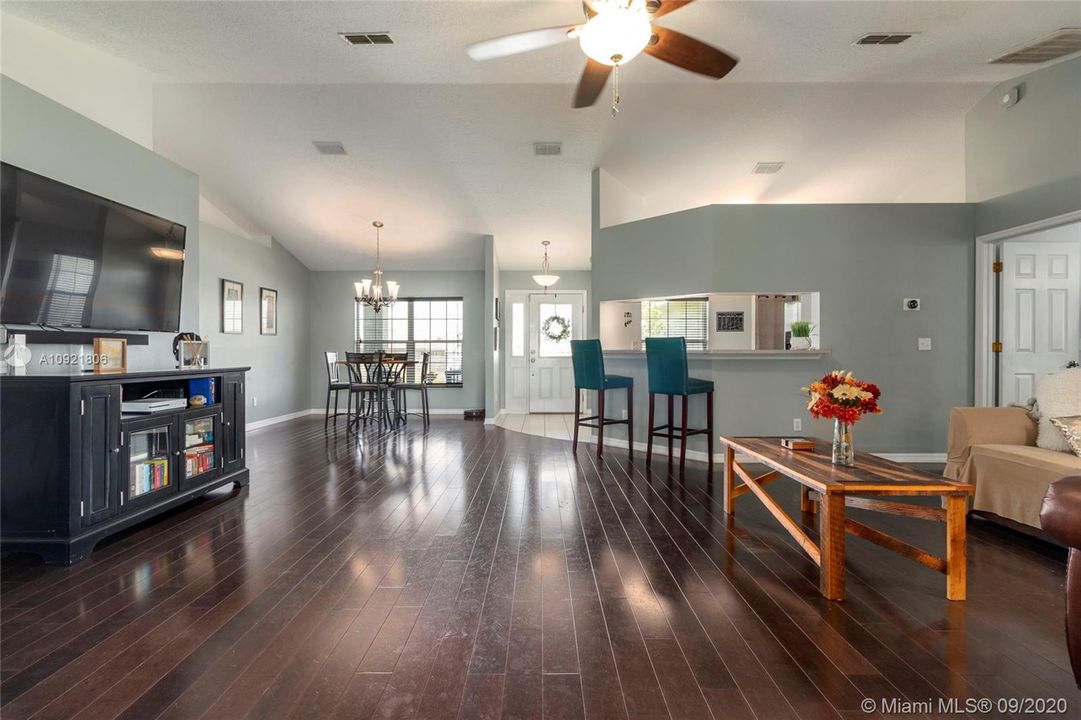 Recently Sold: $219,900 (4 beds, 2 baths, 1908 Square Feet)