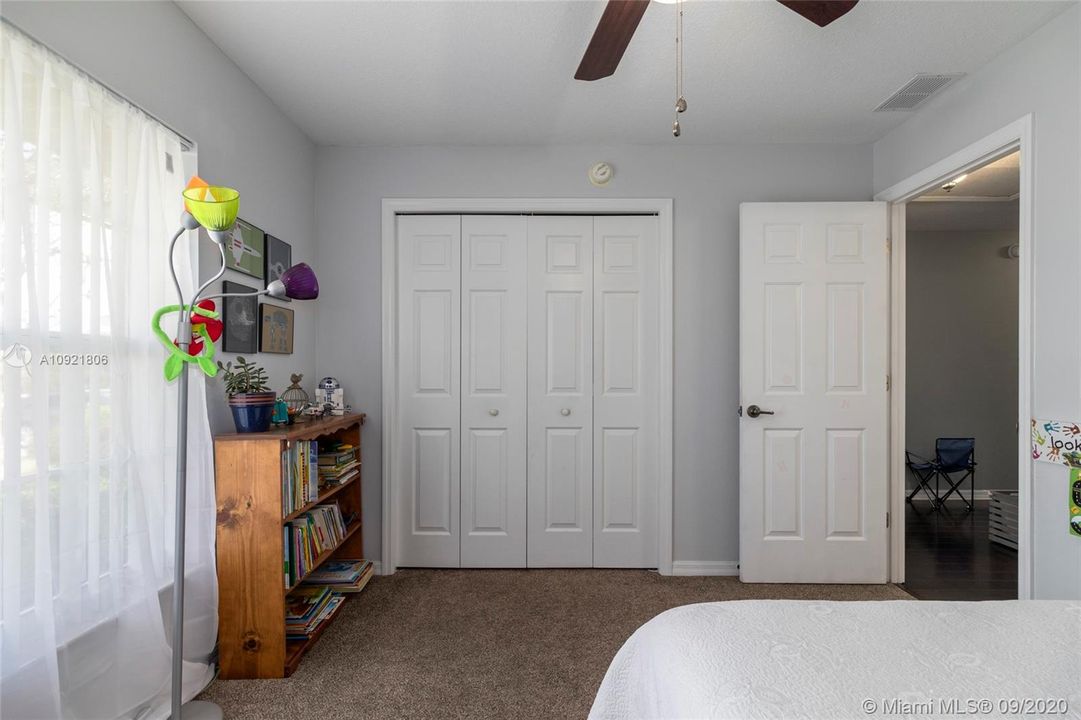Recently Sold: $219,900 (4 beds, 2 baths, 1908 Square Feet)