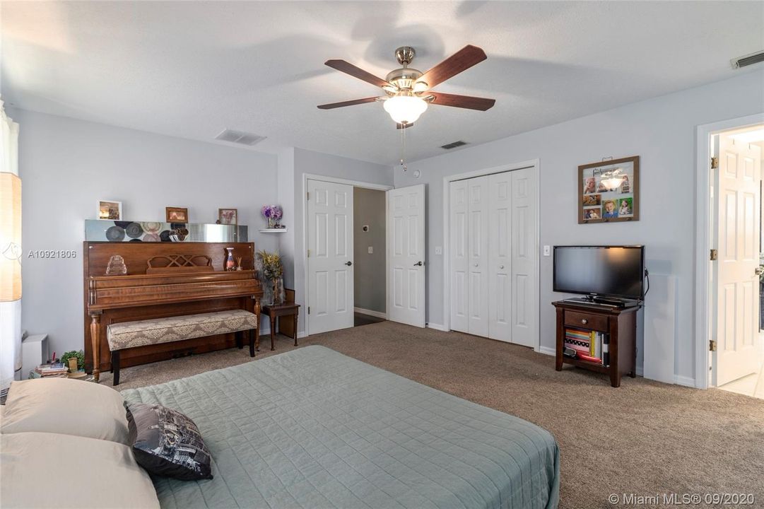 Recently Sold: $219,900 (4 beds, 2 baths, 1908 Square Feet)