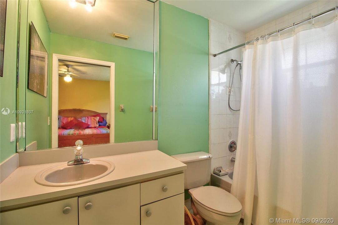 最近售出: $360,000 (3 贝兹, 2 浴室, 1617 平方英尺)