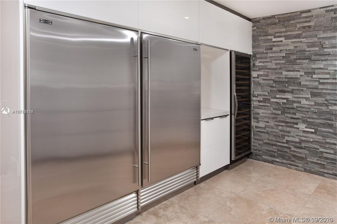 Recently Rented: $15,000 (6 beds, 6 baths, 5693 Square Feet)