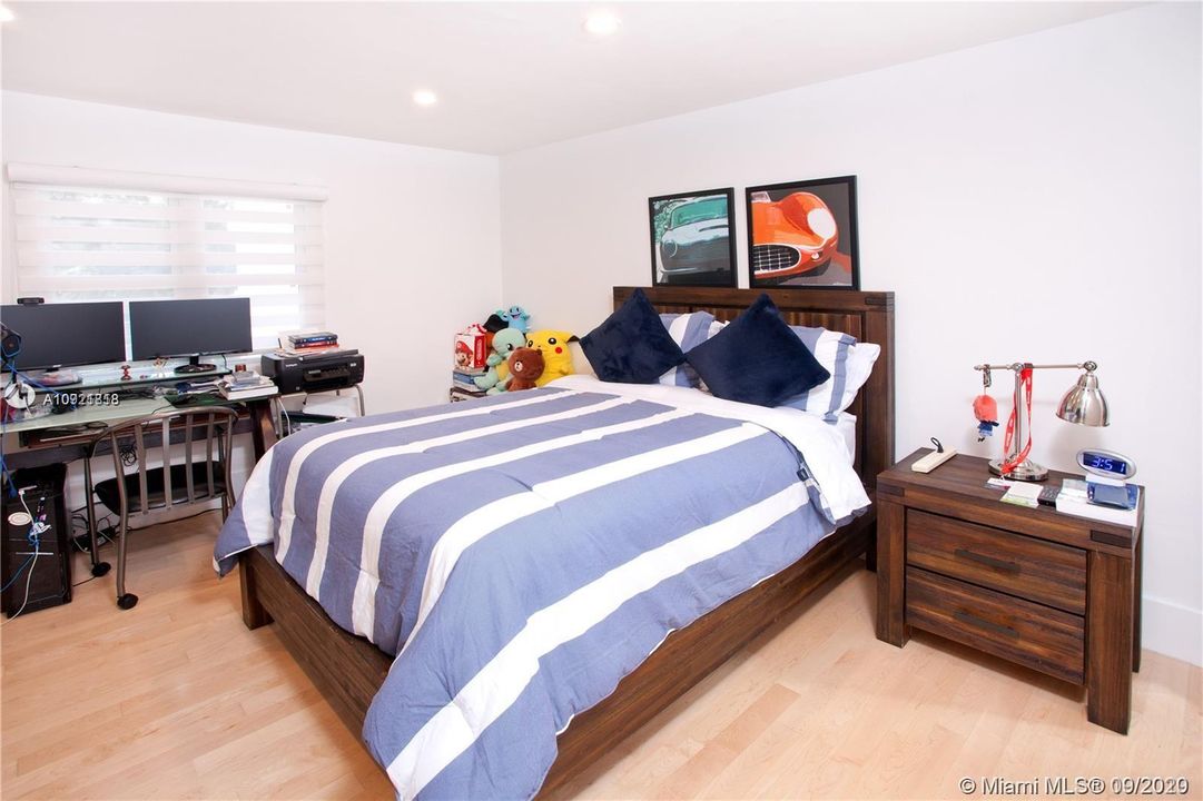 Recently Rented: $15,000 (6 beds, 6 baths, 5693 Square Feet)