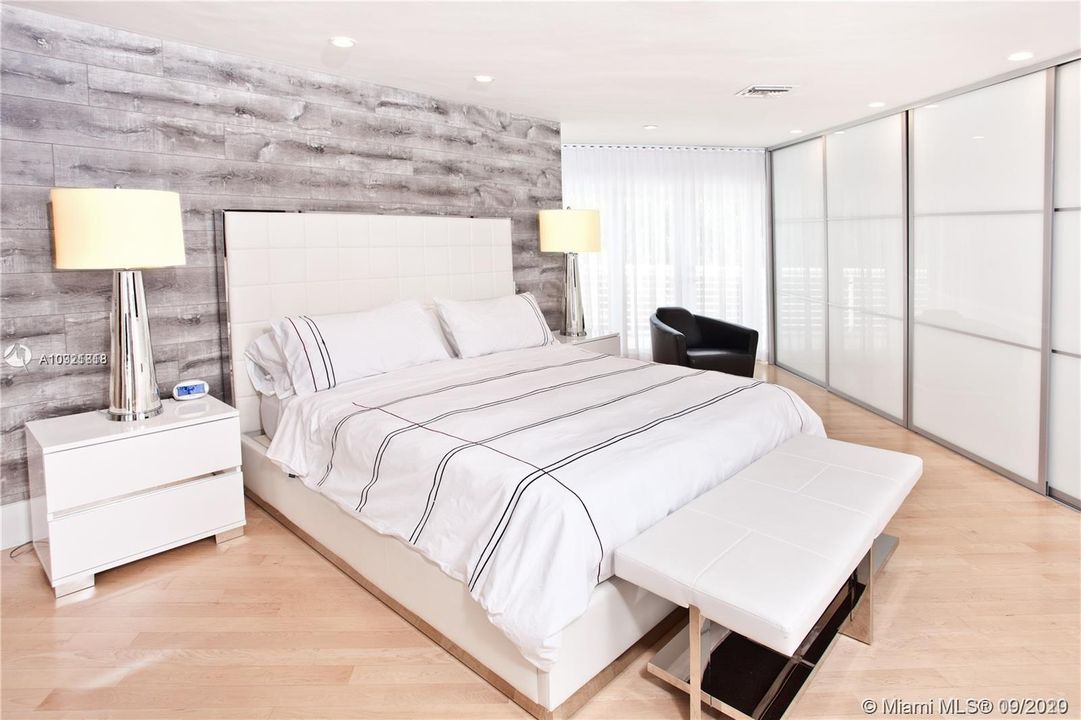 Recently Rented: $15,000 (6 beds, 6 baths, 5693 Square Feet)