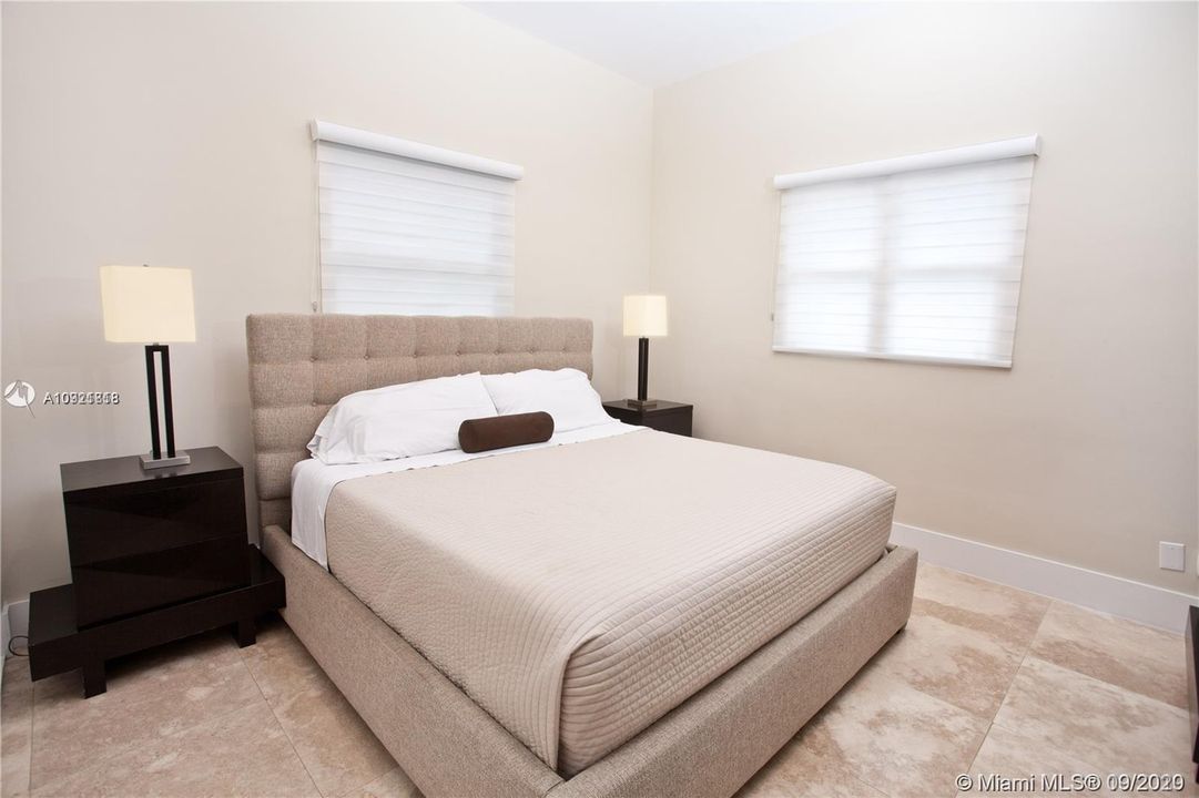 Recently Rented: $15,000 (6 beds, 6 baths, 5693 Square Feet)