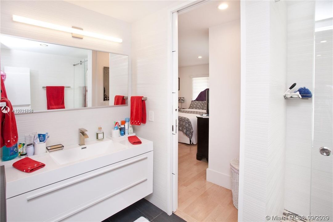 Recently Rented: $15,000 (6 beds, 6 baths, 5693 Square Feet)