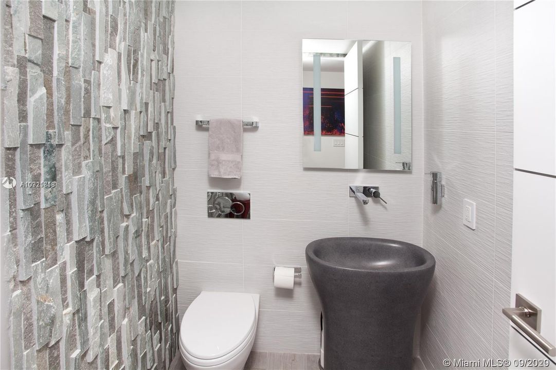 Recently Rented: $15,000 (6 beds, 6 baths, 5693 Square Feet)