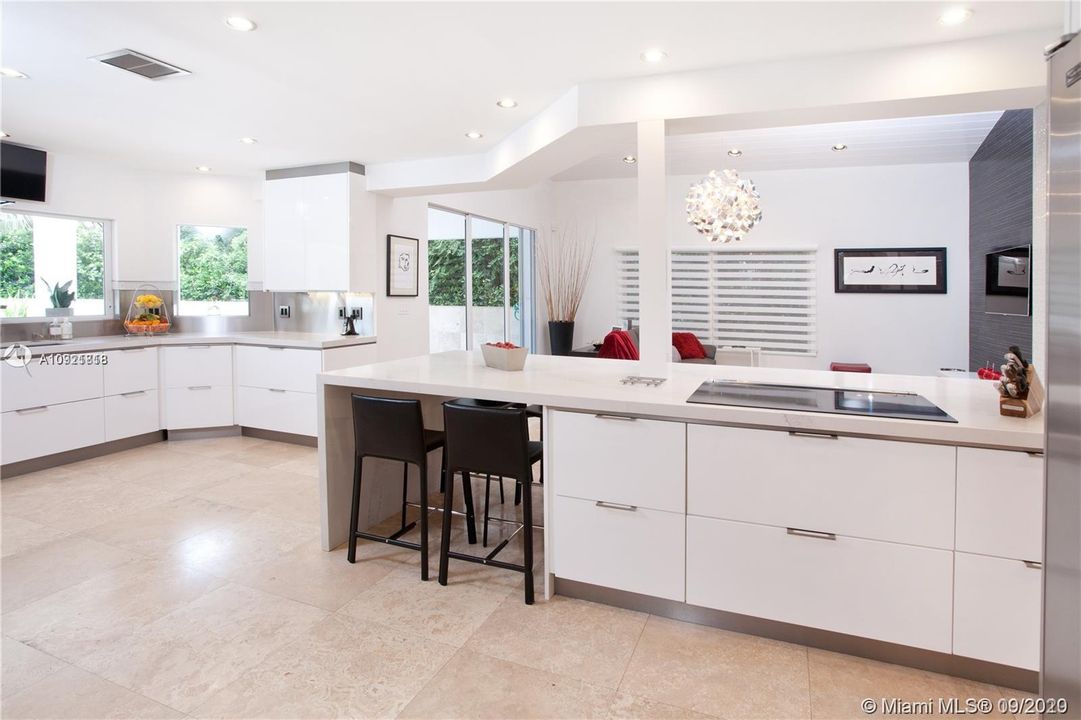 Recently Rented: $15,000 (6 beds, 6 baths, 5693 Square Feet)