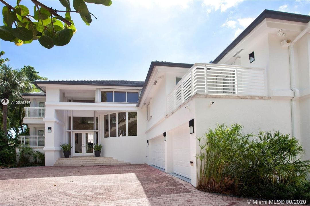Recently Rented: $15,000 (6 beds, 6 baths, 5693 Square Feet)