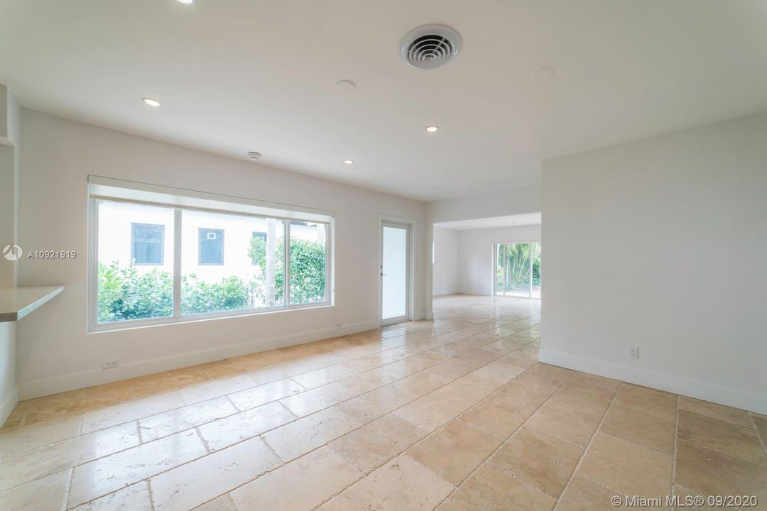 Recientemente alquilado: $5,500 (3 camas, 2 baños, 1573 Pies cuadrados)