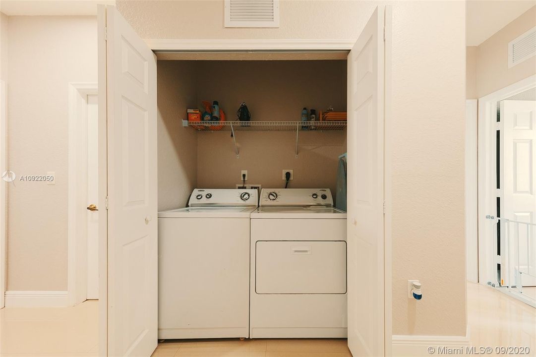 Недавно продано: $329,900 (3 спален, 2 ванн, 1368 Квадратных фут)