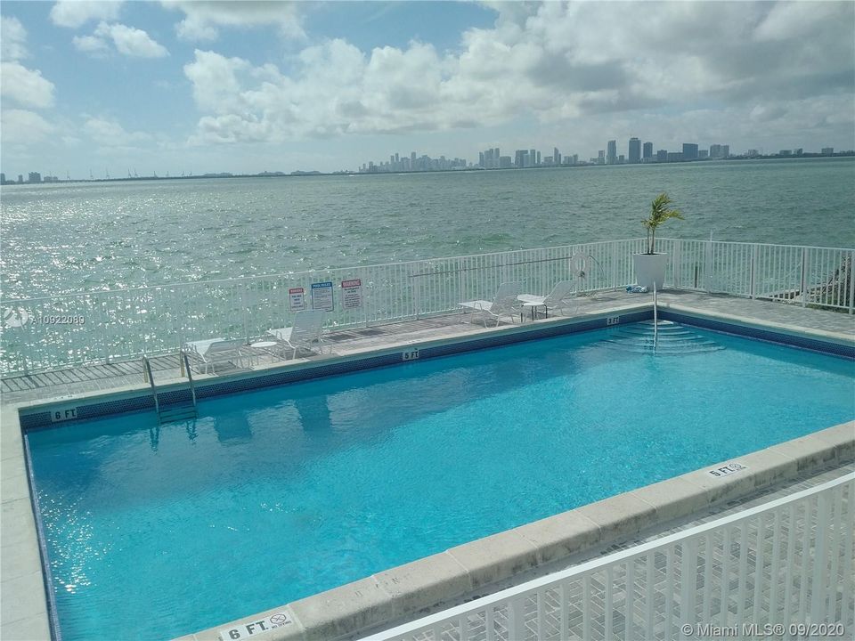 Недавно арендовано: $1,400 (1 спален, 1 ванн, 800 Квадратных фут)