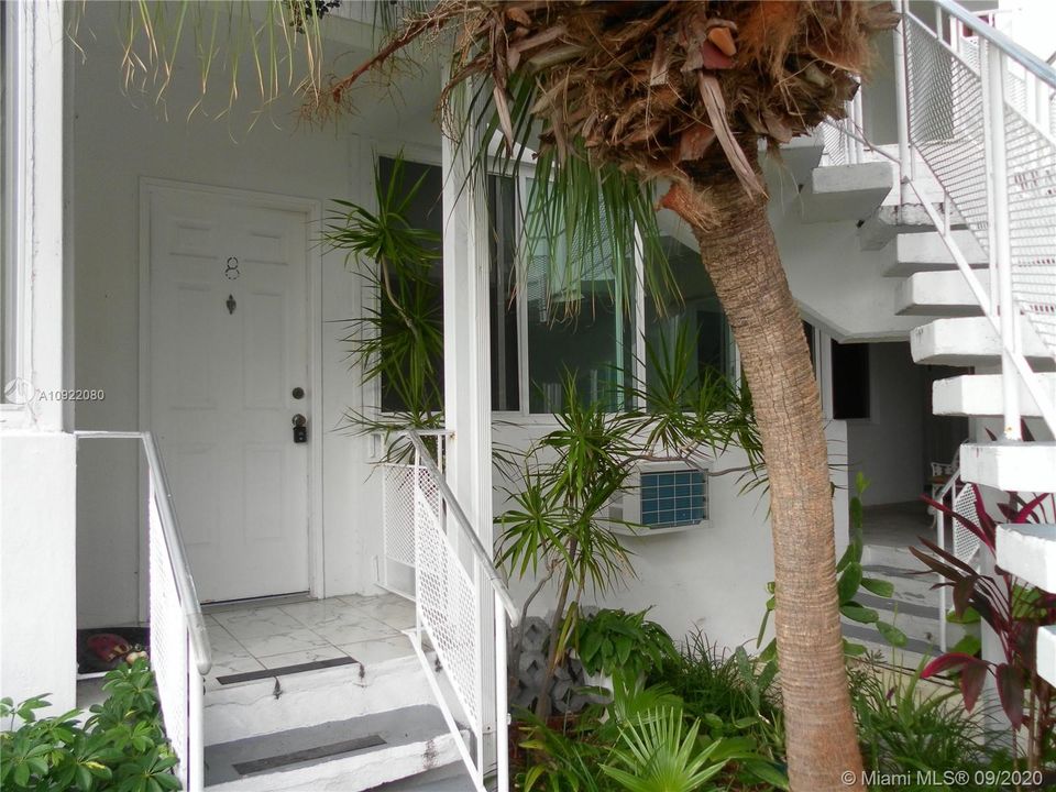 Недавно арендовано: $1,400 (1 спален, 1 ванн, 800 Квадратных фут)