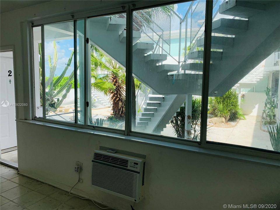 Недавно арендовано: $1,400 (1 спален, 1 ванн, 800 Квадратных фут)