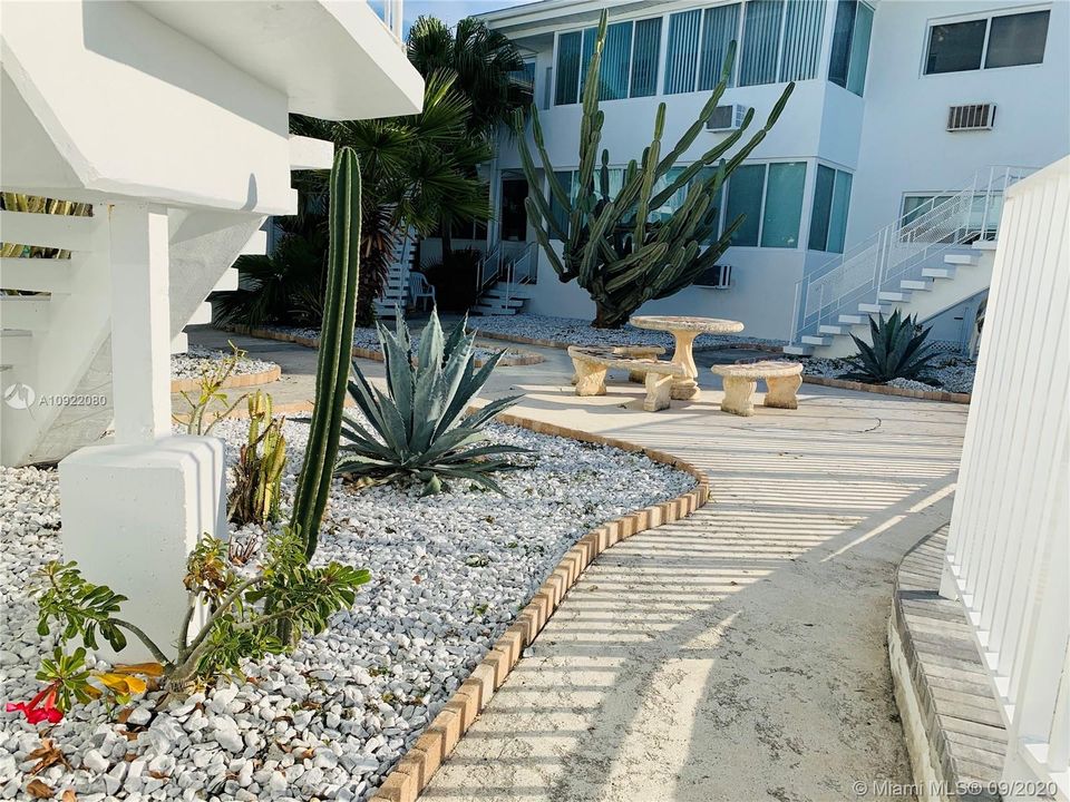 Недавно арендовано: $1,400 (1 спален, 1 ванн, 800 Квадратных фут)