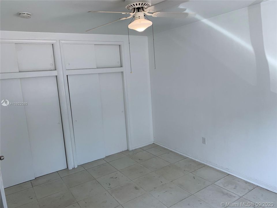 Недавно арендовано: $1,400 (1 спален, 1 ванн, 800 Квадратных фут)