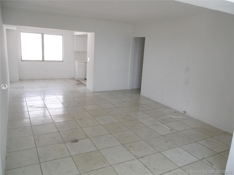 Недавно арендовано: $1,400 (1 спален, 1 ванн, 800 Квадратных фут)