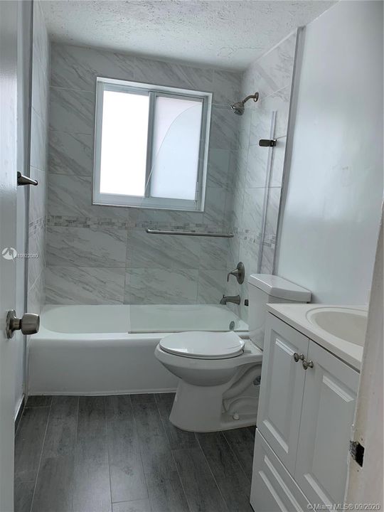 Недавно арендовано: $1,400 (1 спален, 1 ванн, 800 Квадратных фут)