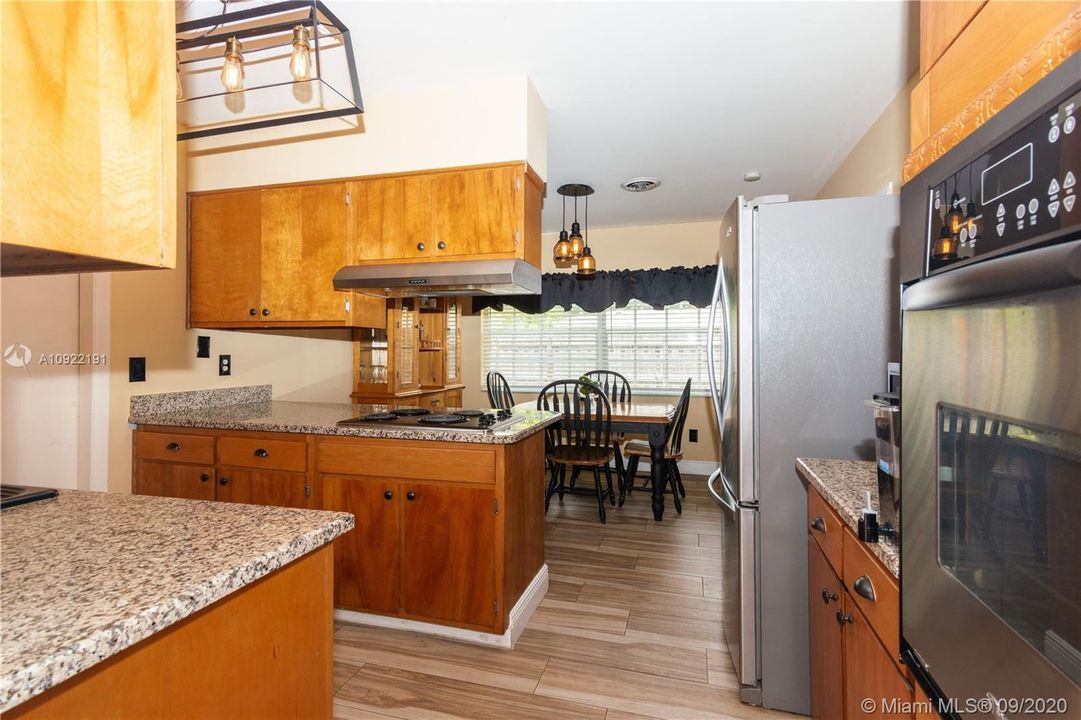 Vendido Recientemente: $369,000 (3 camas, 2 baños, 1746 Pies cuadrados)