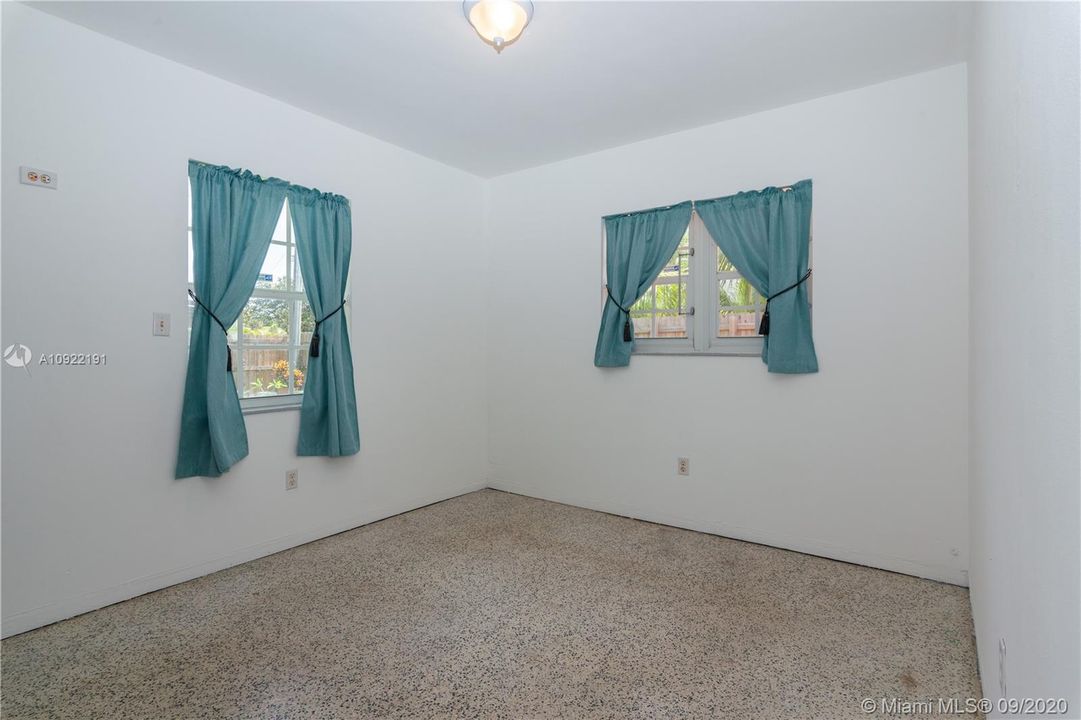 Vendido Recientemente: $369,000 (3 camas, 2 baños, 1746 Pies cuadrados)
