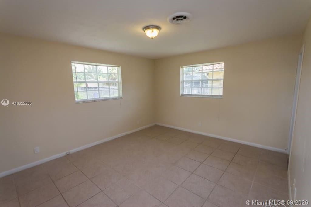 Recently Sold: $374,900 (4 beds, 2 baths, 1796 Square Feet)