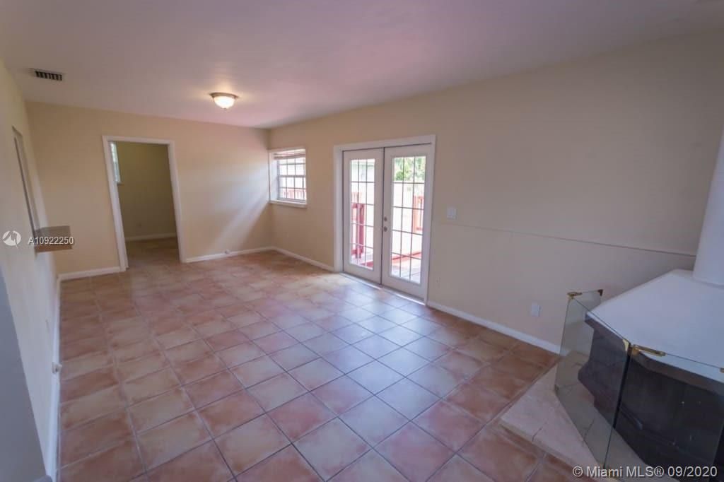 Recently Sold: $374,900 (4 beds, 2 baths, 1796 Square Feet)