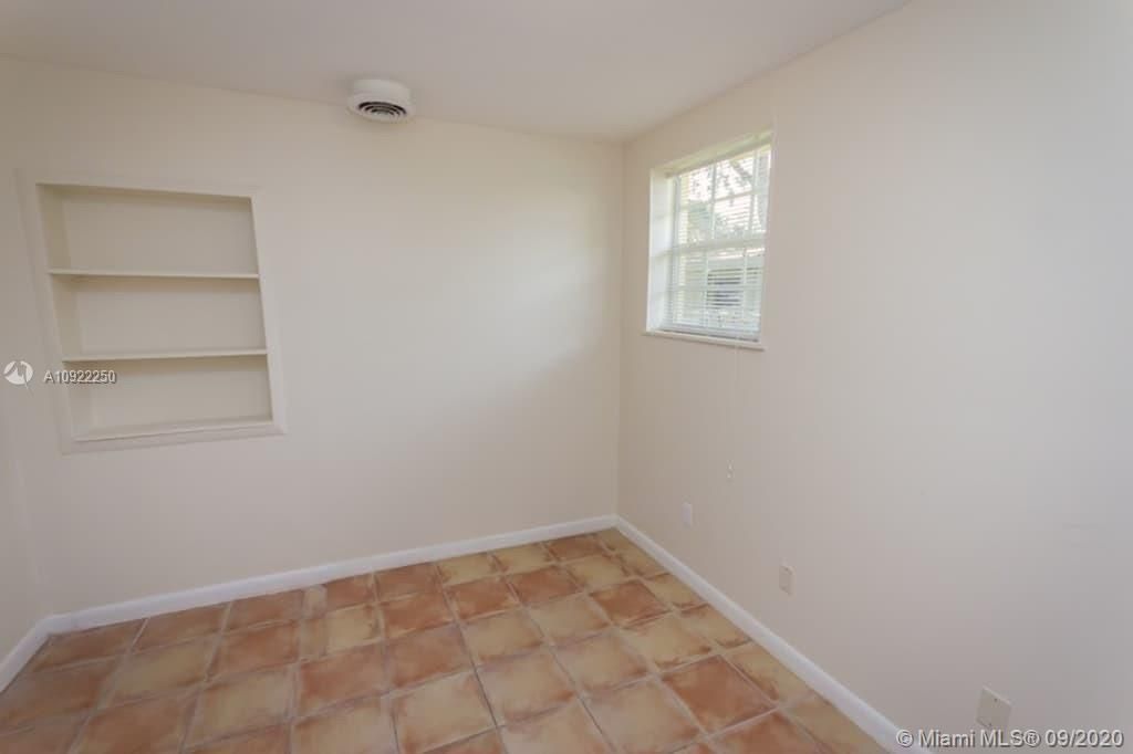 Recently Sold: $374,900 (4 beds, 2 baths, 1796 Square Feet)