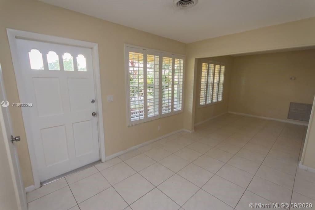 Recently Sold: $374,900 (4 beds, 2 baths, 1796 Square Feet)