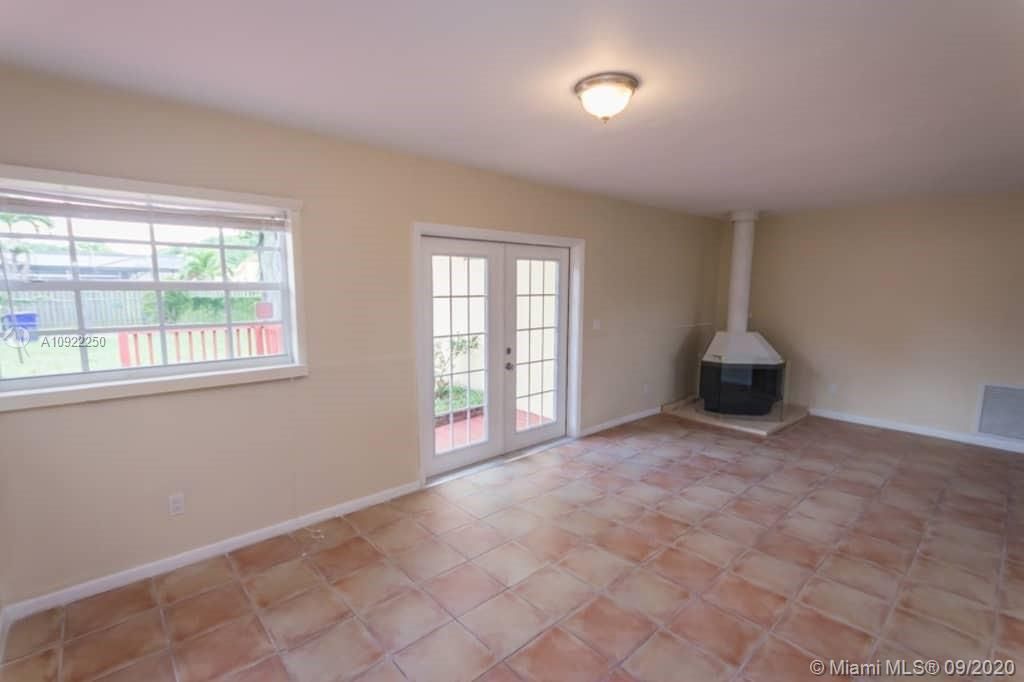 Recently Sold: $374,900 (4 beds, 2 baths, 1796 Square Feet)