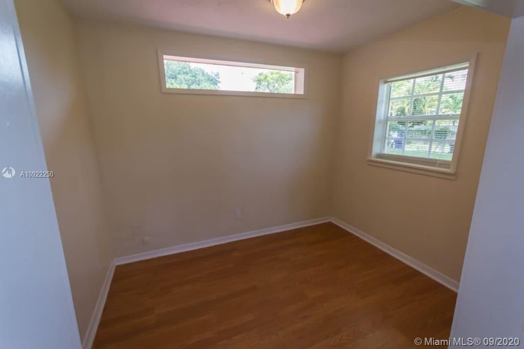 Recently Sold: $374,900 (4 beds, 2 baths, 1796 Square Feet)