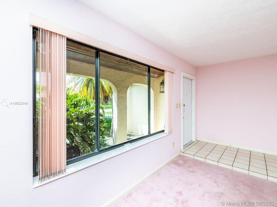 Vendido Recientemente: $410,000 (4 camas, 2 baños, 1919 Pies cuadrados)
