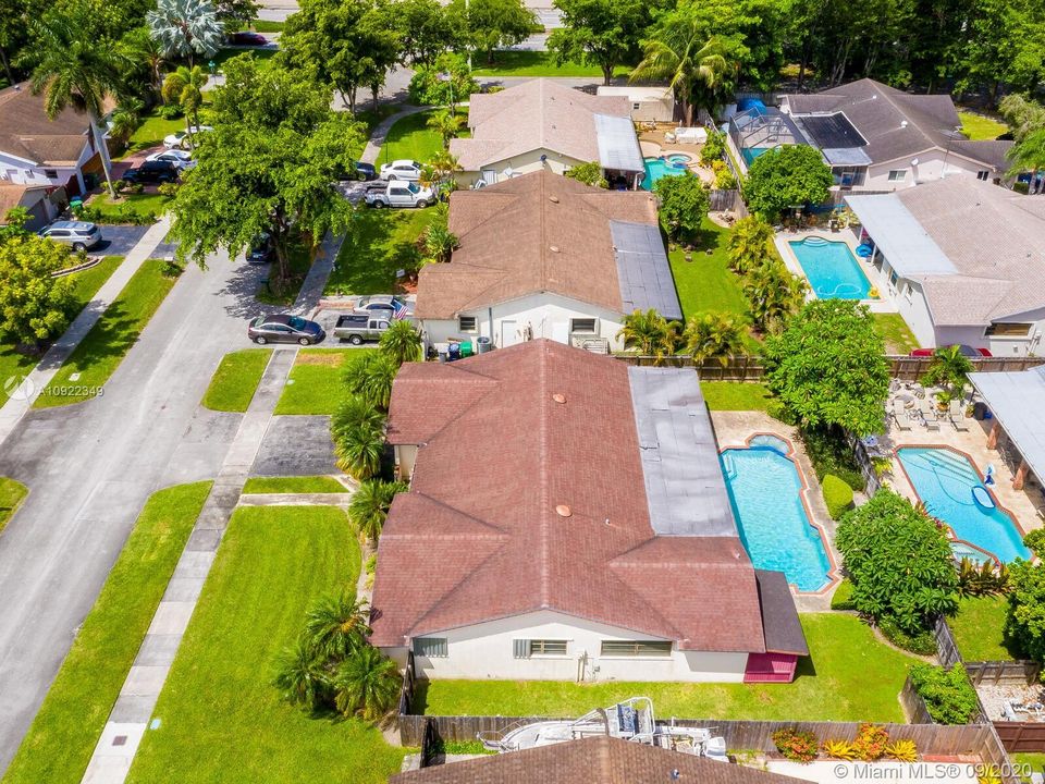 Vendido Recientemente: $410,000 (4 camas, 2 baños, 1919 Pies cuadrados)