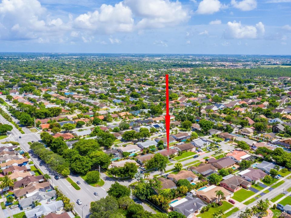Vendido Recientemente: $410,000 (4 camas, 2 baños, 1919 Pies cuadrados)
